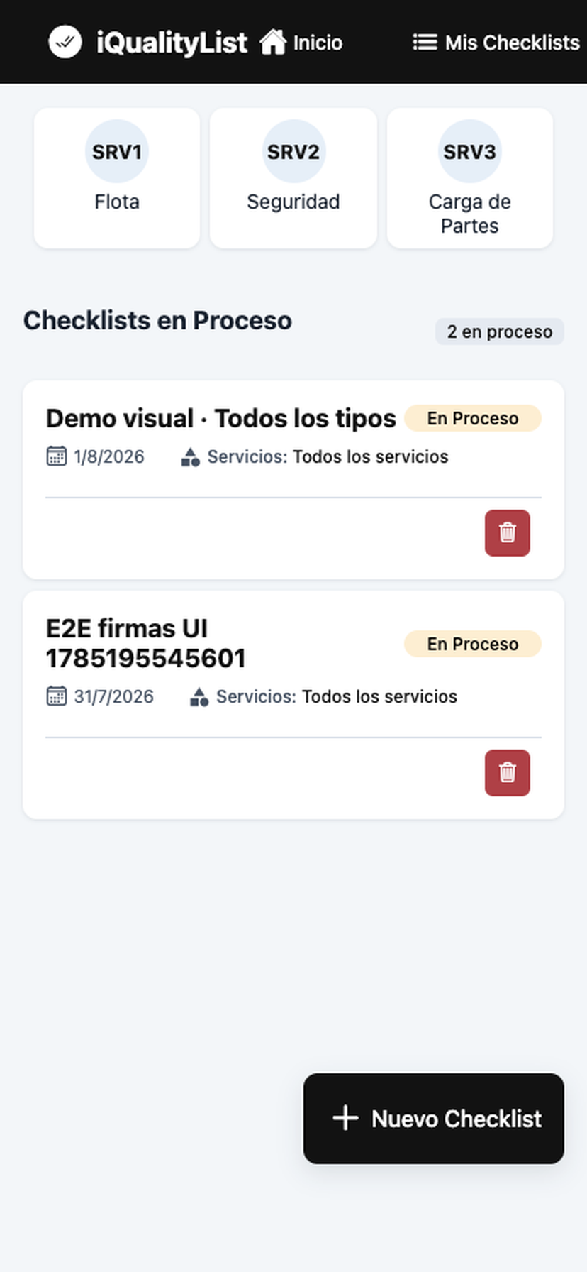 Pantalla de la app móvil con los servicios Flota, Seguridad y Carga de Partes, y el listado de checklists en proceso.